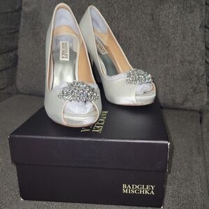 Badgley Mischka Women's Silver Peep-Toe Heels